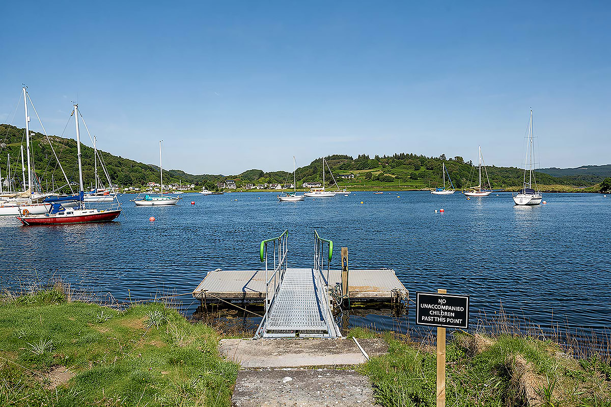 Otter-Point-Pontoon